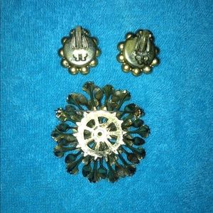 Jewelry - Vintage earrings and brooch Jewelry - Vintage earrings and brooch